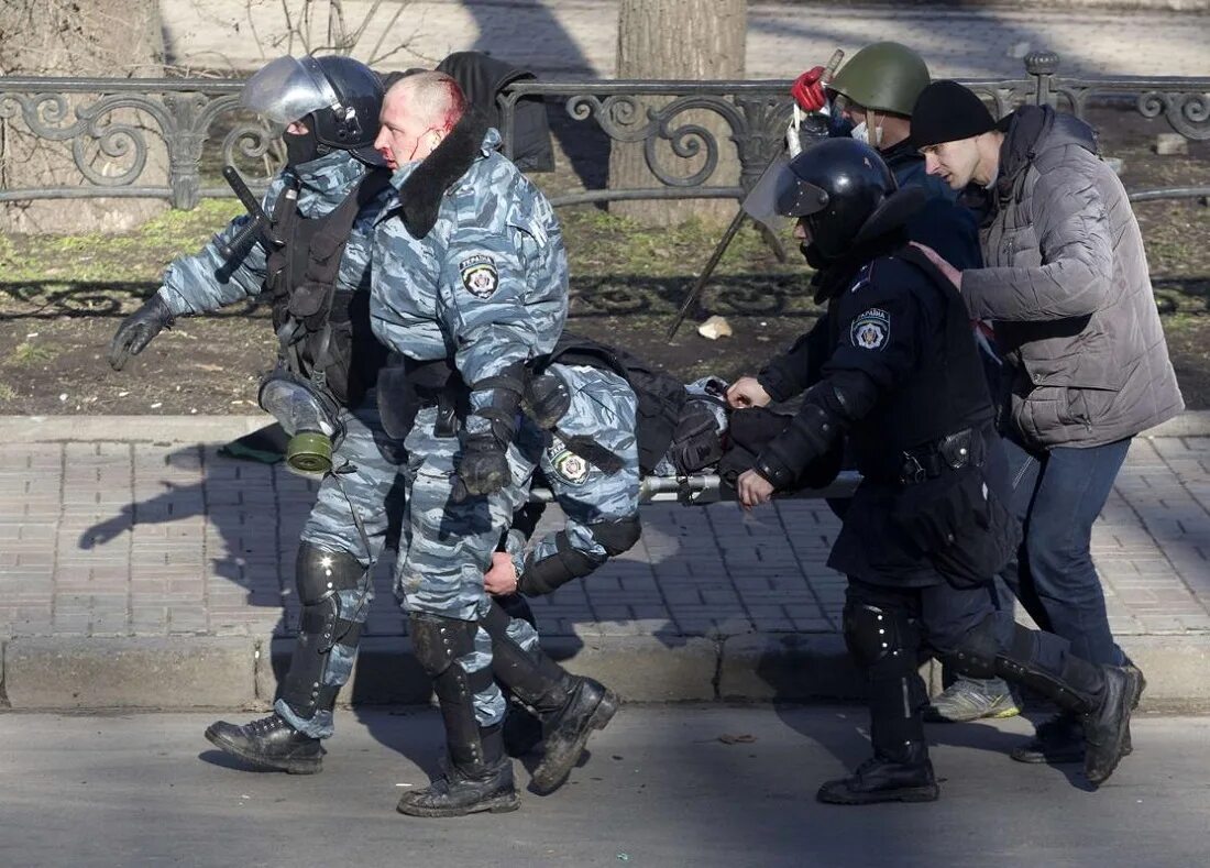 Сколько погибло беркута на майдане. Беркут милиция Украина 2014. Беркут спецназ Украины Майдан. Беркут ОМОН Украина Майдан.