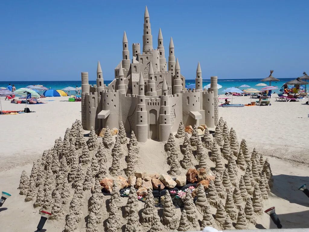 Sandcastle picture. Замок из песка. Красивый замок из песка. Красивый песочный замок. Башня из песка.