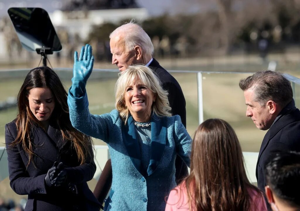 Первая жена байдена. Biden and kenya's ruto affirm growing security. Джилл байден в школе. Жена байдена. Джилл байден.