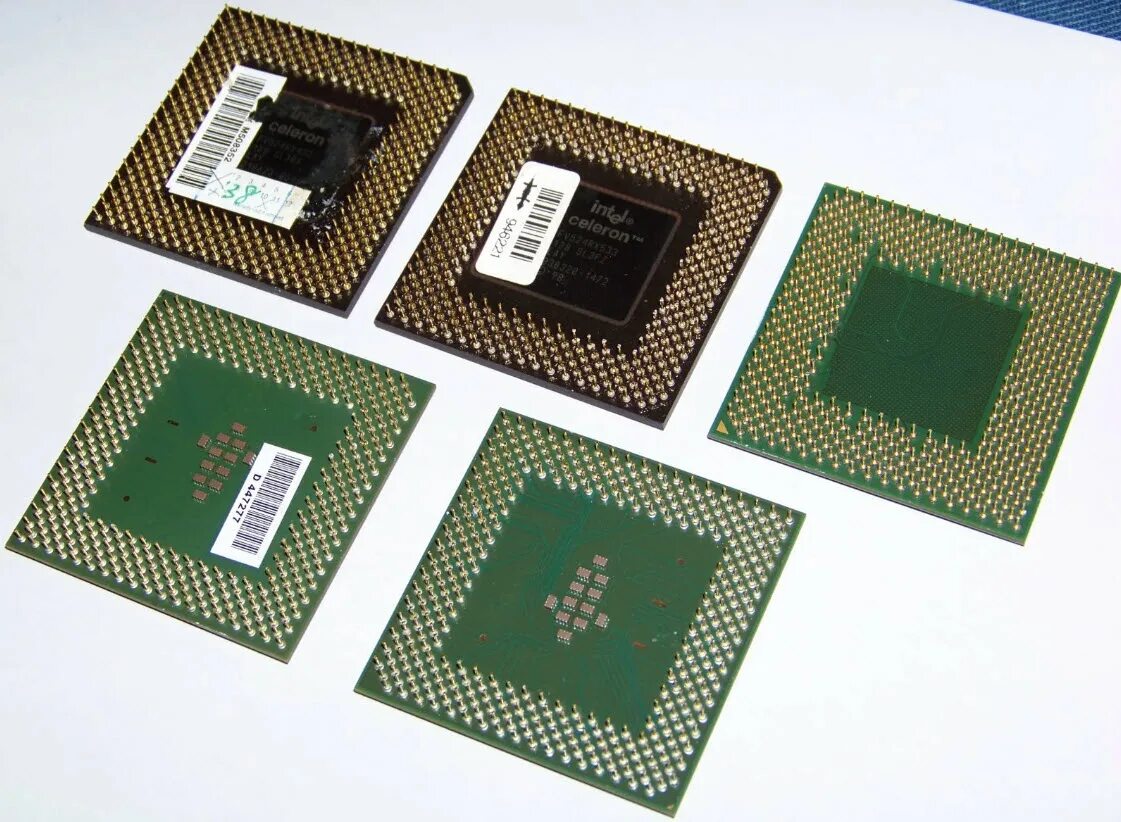 Самый старый процессор. Микросхемы с позолотой. Xeon e5450 без крышки. Прием процессоров. Старые процессоры.