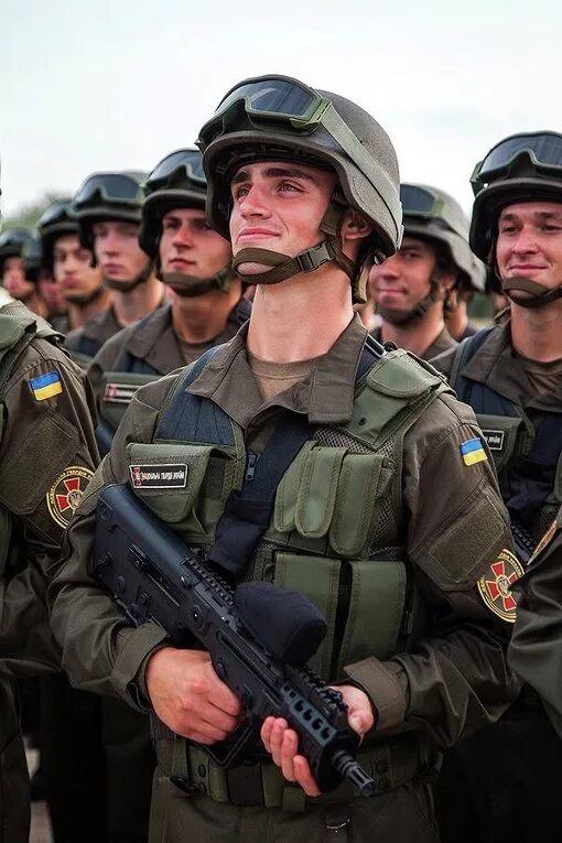 Нацгвардия украины форма. Национальная гвардия. Нацгвардейцы. Гвардія україни. Украинская форма нацгвардия.
