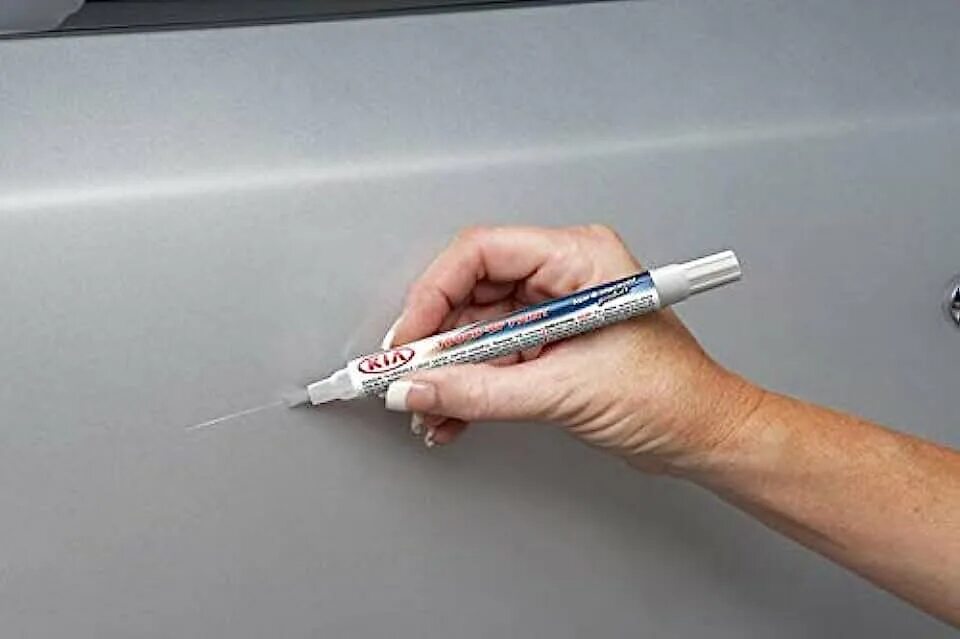 Ремонт сколов карандашом. Touch up карандаш. карандаш для подкраски царапин. карандаш для сколов на автомобиле. автомобильный карандаш для закрашивания царапин.