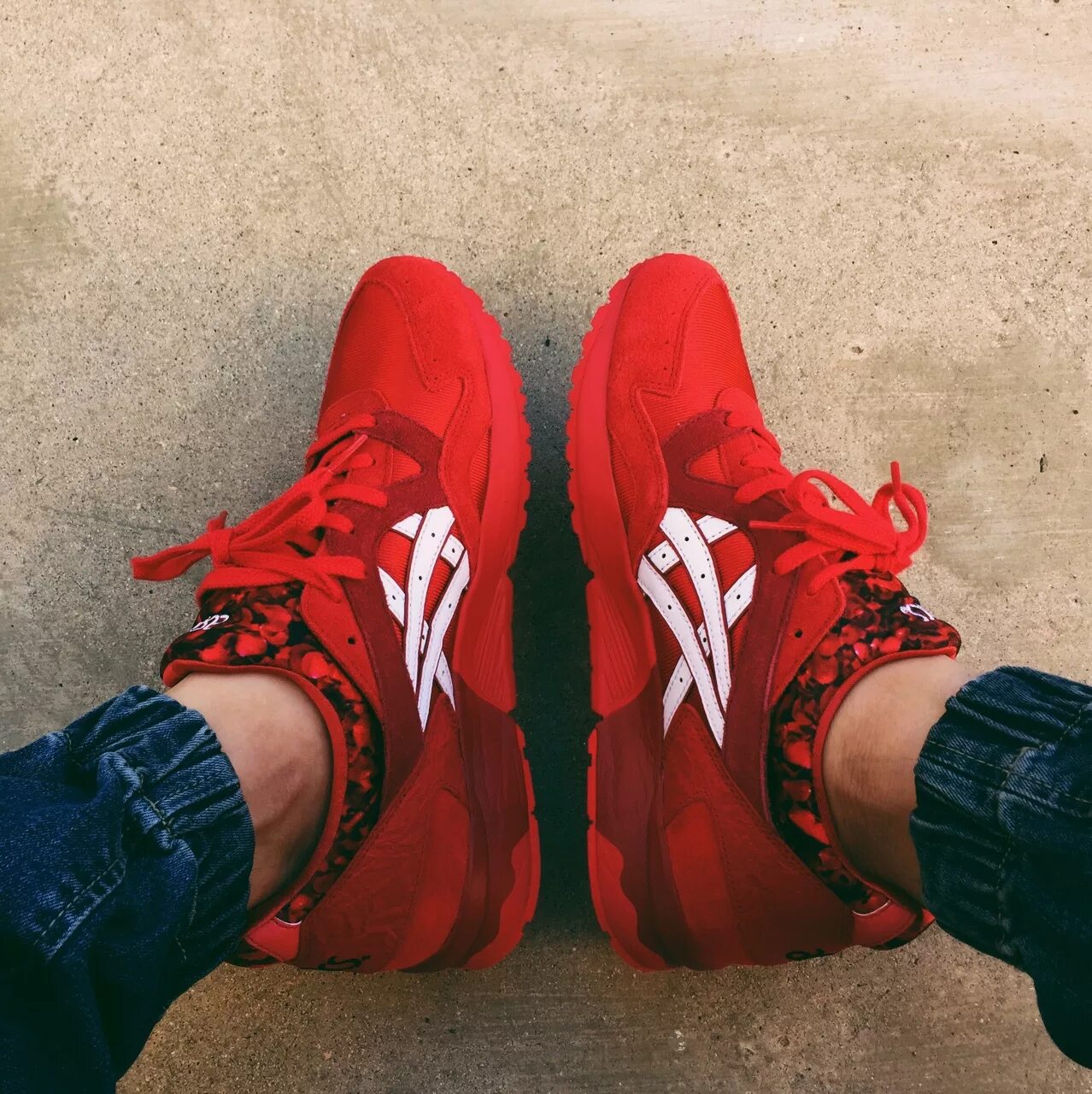 Кроссы асикс красные. ASICS Gel Lyte v. ASICS Gel Lyte v на ноге. Adidas Gel Lyte 2.