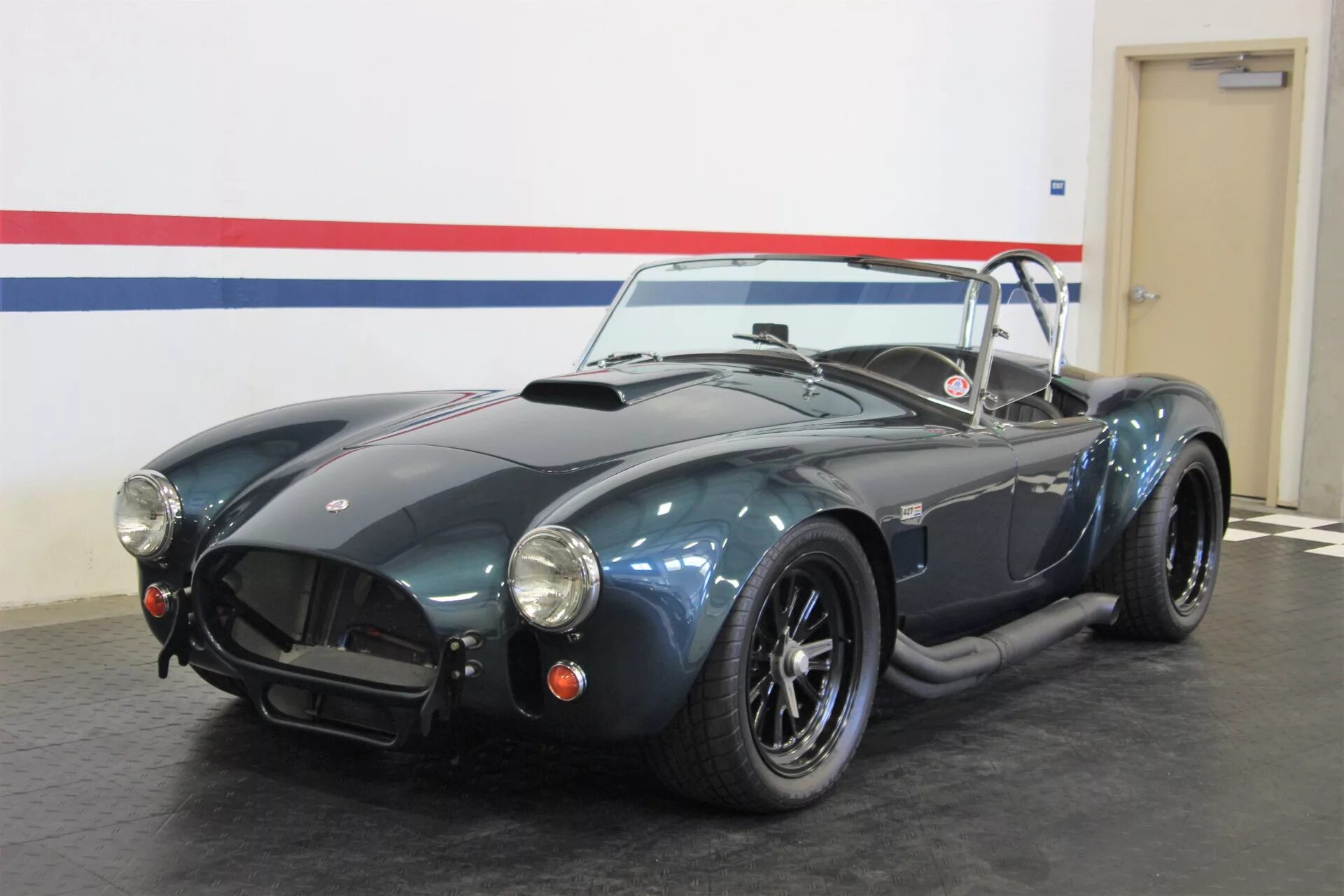 Shelby cobra купить. 1965 Shelby Cobra csx4000. Шелби Кобра 1965. Shelby Cobra csx4000. Шевроле Шелби Кобра.