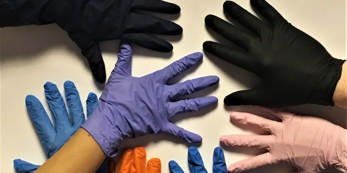 Руки в перчатках медицинских. Медные перчатки. Eco gloves перчатки латексные хирургические. Биологические перчатки. Перчатки гловес нитриловые.