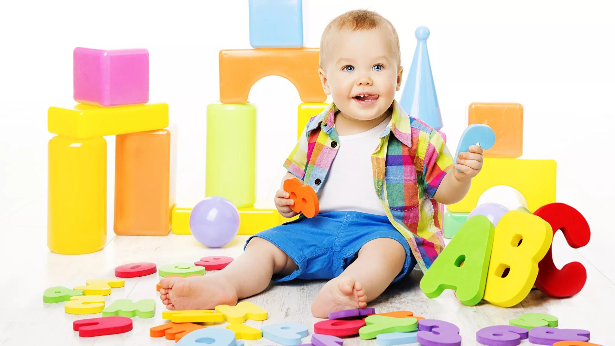 Развитие ребенка в 10 лет. Игрушки для детей. Игрушки для детей раннего возраста. Разноцветные игрушки. Игрушки для детей 2 года.
