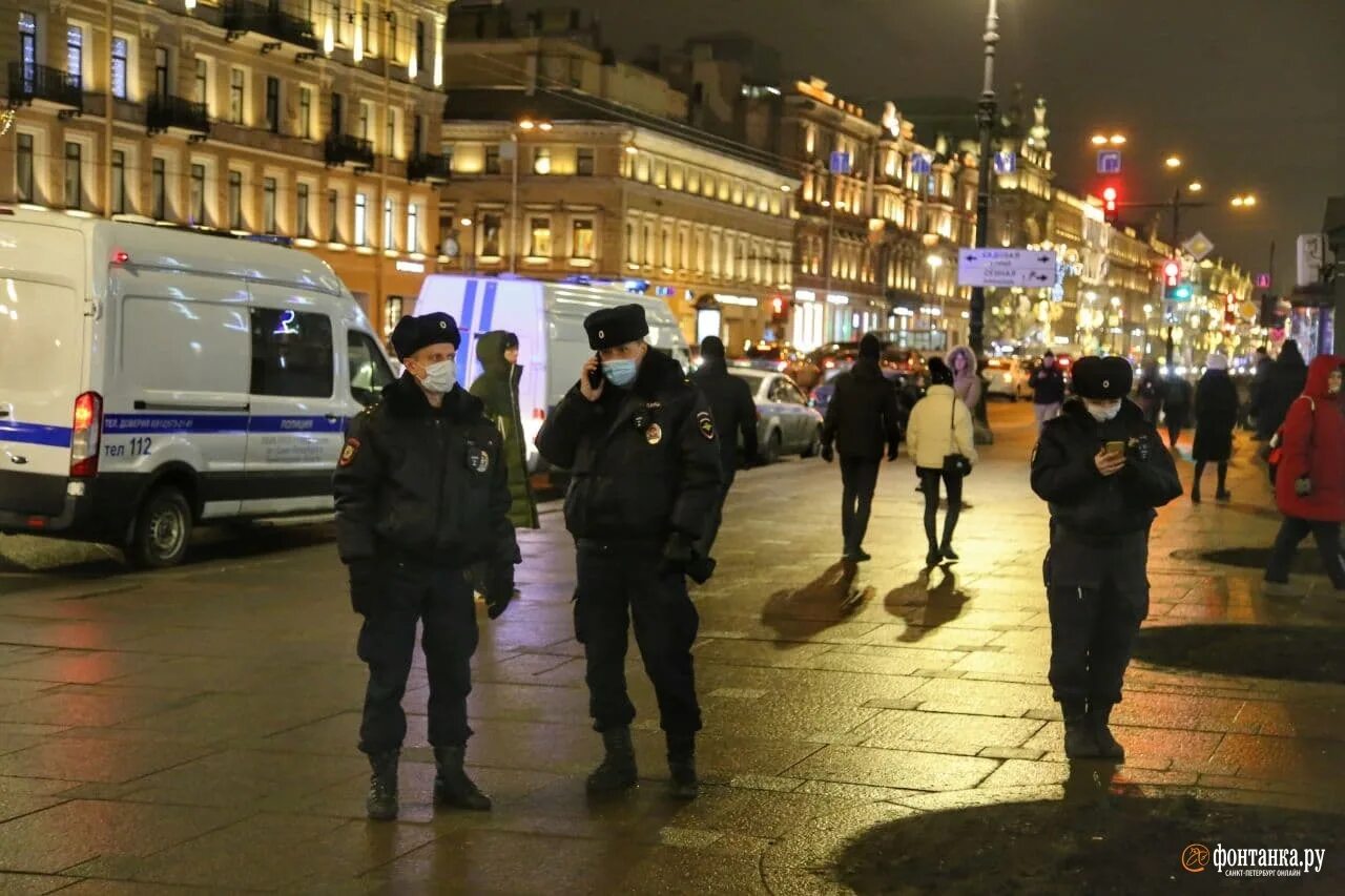 Митинг в питере 2024. 22 Декабря СПБ. В СПБ полиция у гостинного двора. Петербург декабрь 2006 Фонтанка ру. Фонтанка протесты в СПБ Финляндский вокзал.