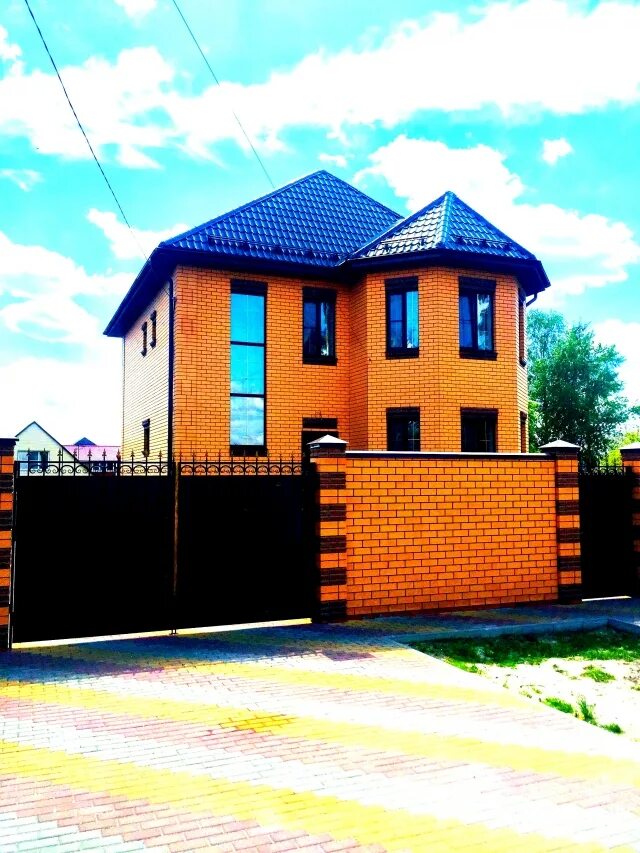Пансионат ул. Курская кирпичный дом. Северо-западе курск кирпичные дома. Частный дом в курске. Фетовская улица курск.