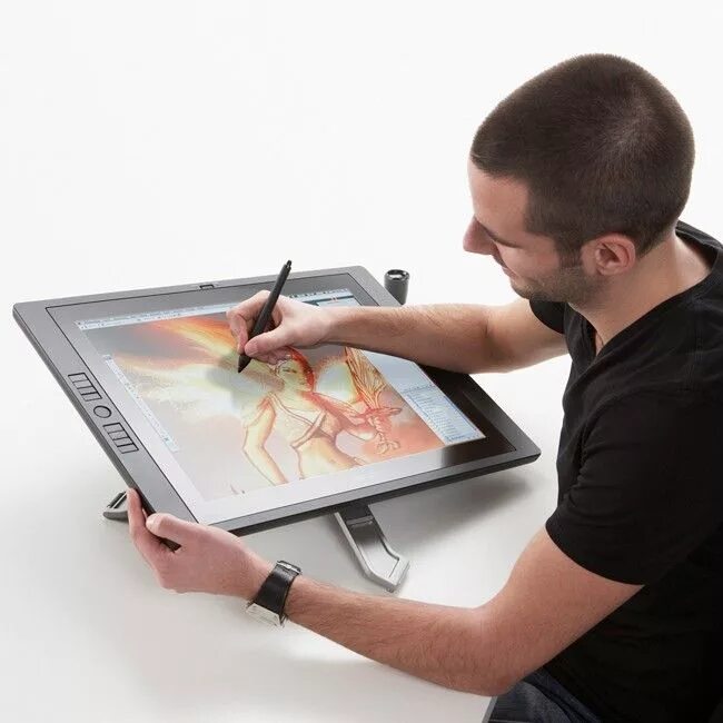 Xp pen draw. Cintiq 21ux. Монитор-планшет Cintiq 21 UX. Художник с графическим планшетом. Планшет для дизайнеров и художников.