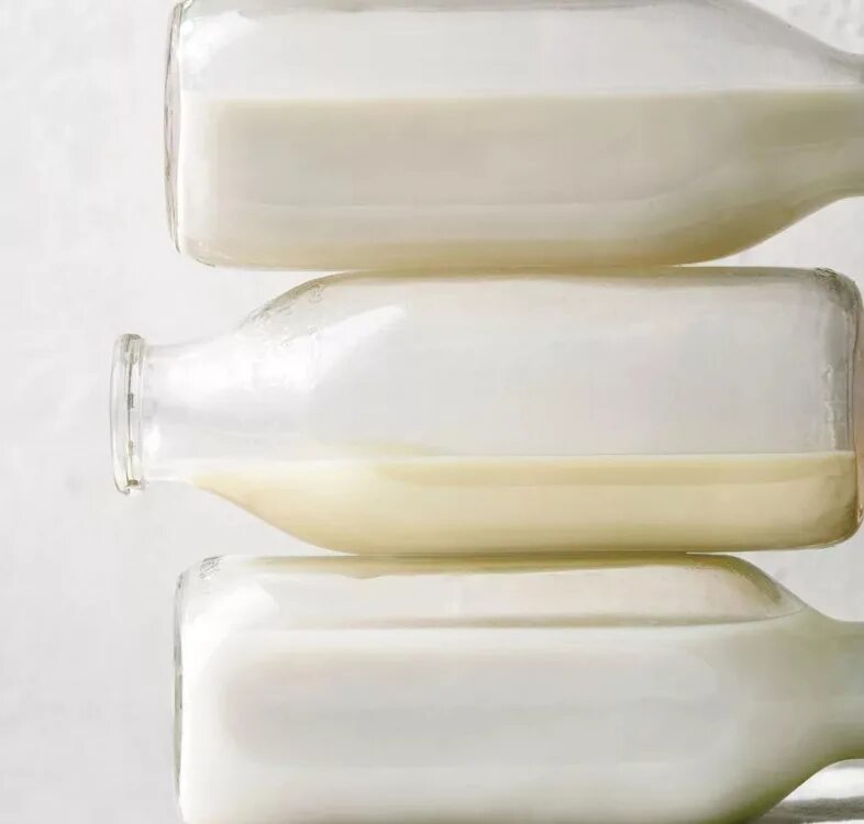 К чему снится текущее грудное молоко. Эстетика молочных продуктов. эстетичные картинки молока. milk обои эстетика. пролитое молоко во сне.