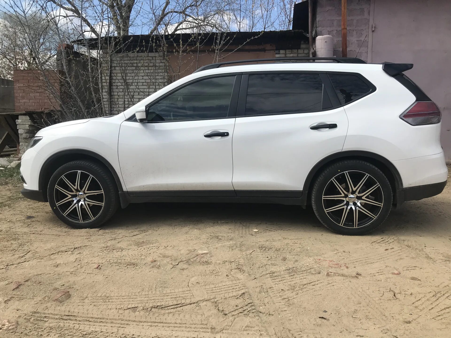 Ниссан х трейл т32 r19. Nissan x-trail t32. Диски nissan x-trail r19. Nissan x trail t32 r19. Ниссан х трейл т32 r19.