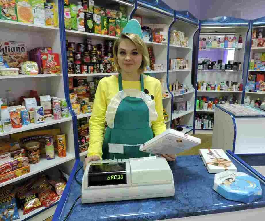 Как должен выглядеть продавец. Профессия продавец. продавщица в магазине. продавец в продуктовый магазин. продавец кассир.
