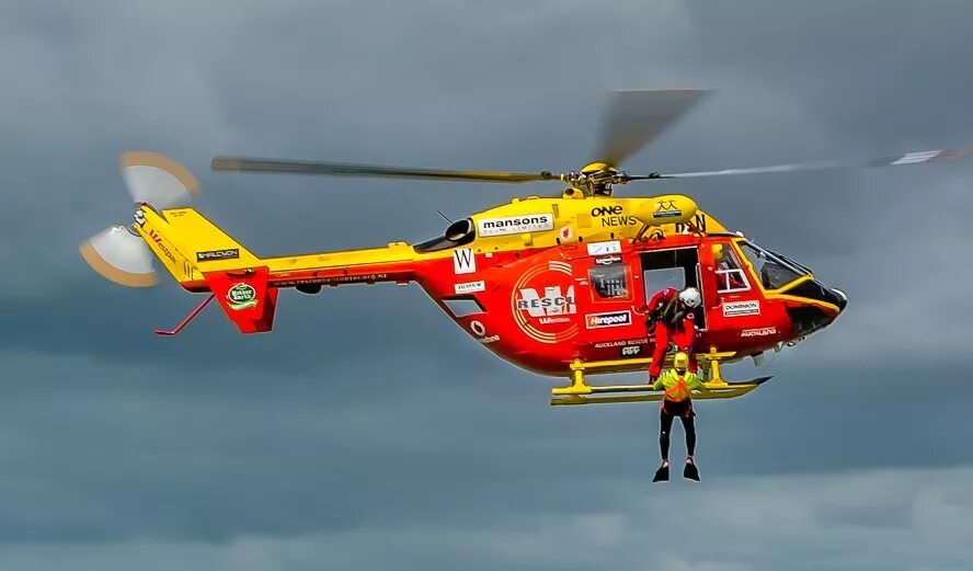 Вертолет спасателей. Вертолет спасатель. Спасательный вертолет osprey. Американский спасательный вертолет. Вертолет спасатель.