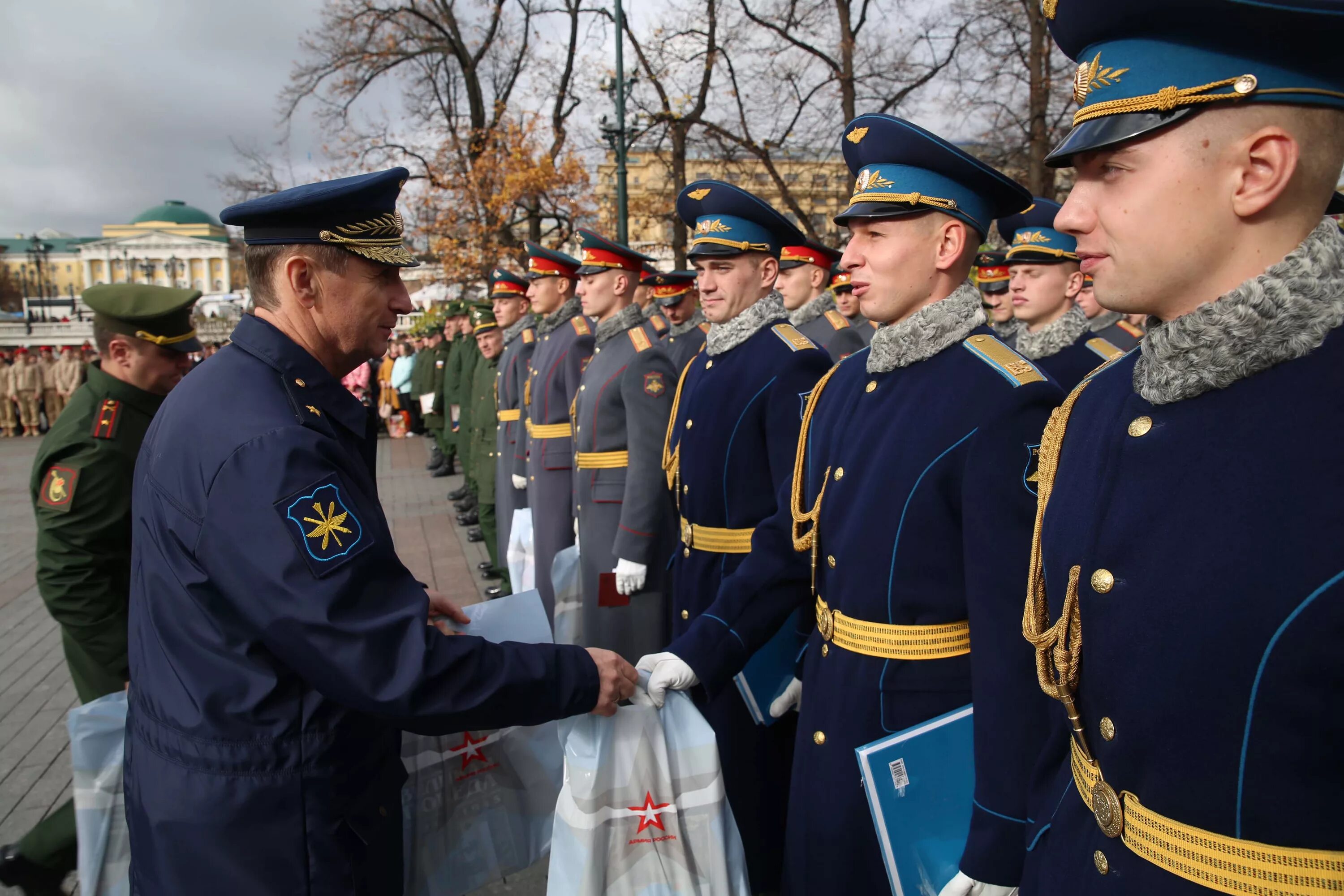 Переподготовка увольняемых в запас. Проводы военнослужащих уволенных в запас или отставку. Ритуал проводов военнослужащих уволенных в запас. Увольнение в запас военнослужащих. Уволенные военнослужащие.