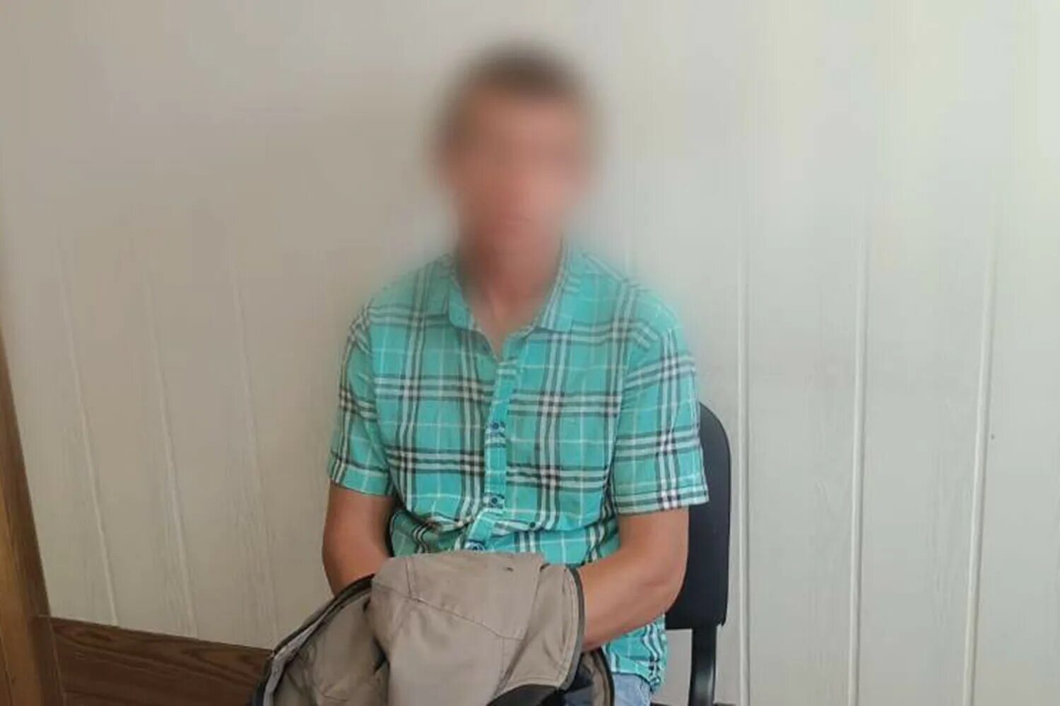 Парень облил девушку. 16 летнюю девушку облили кислотой.