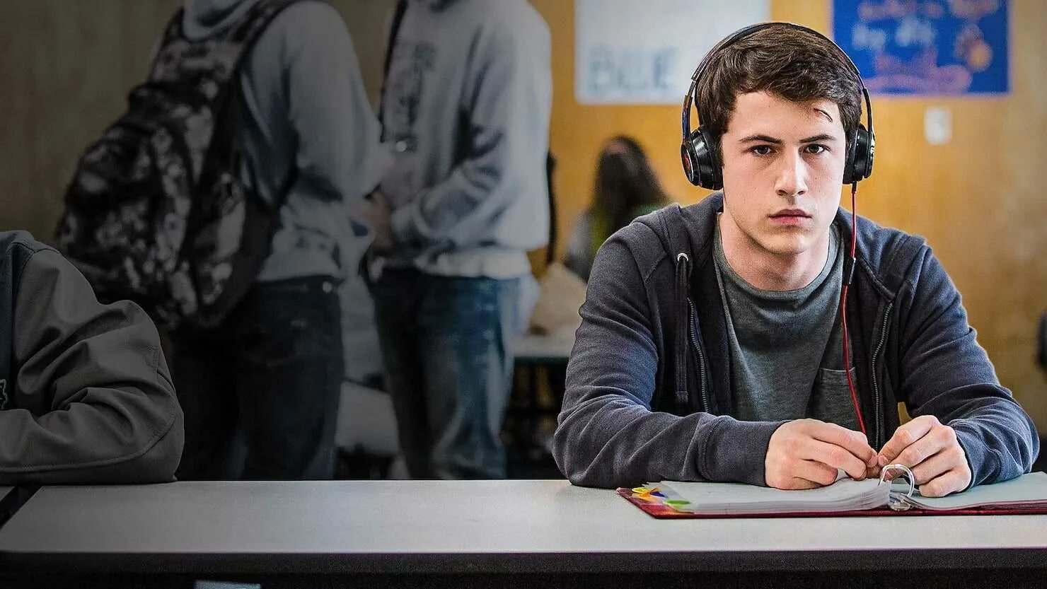 13 причин почему субтитры. Клэй дженсен. 13 reasons why сериал. сереал &quot;13 причин почему?&quot;. клэй дженсен актер.