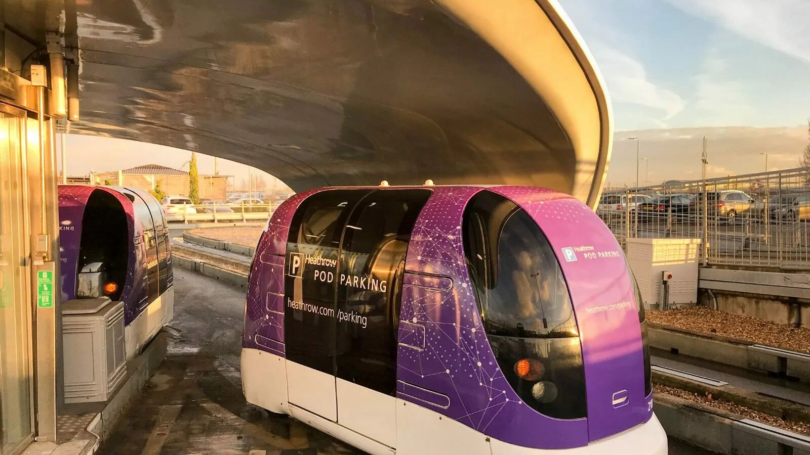 Беспилотное такси в хитроу. Шаттл аэропорта хитроу. Шаттл аэропорта шереметьево. Шаттл в аэропорту. Шаттл в аэропорту.