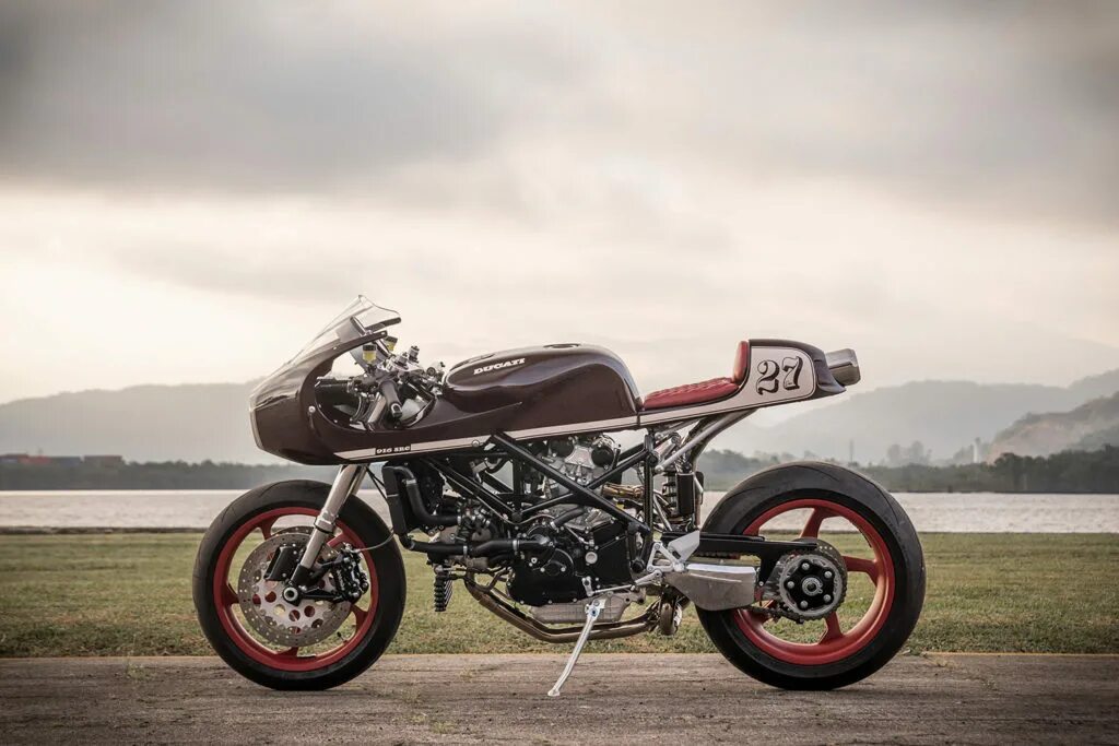 Ducati 916 Cafe Racer. Ducati 916 Tuning. Дукати монопосто. Дукати кафе рейсер.