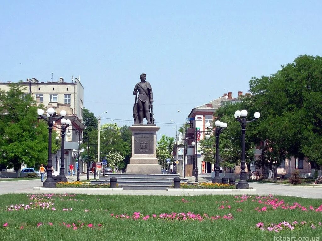 Площадь херсона в кв км. Херсон центр города. памятник потёмкину в херсоне. столица херсона.