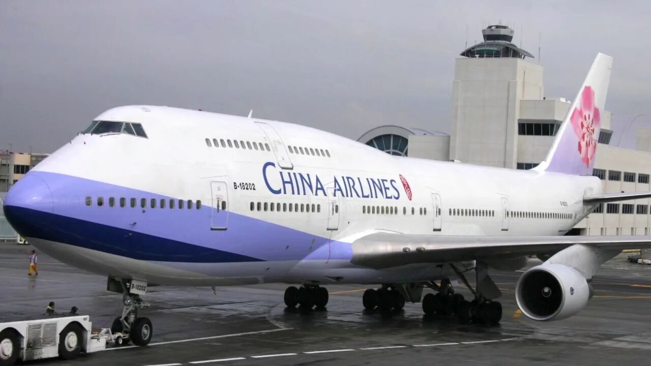 Региональные самолеты. Comac c919. Самолеты китайских авиалиний. Боинг 747 china airlines. Самолет на китайском.