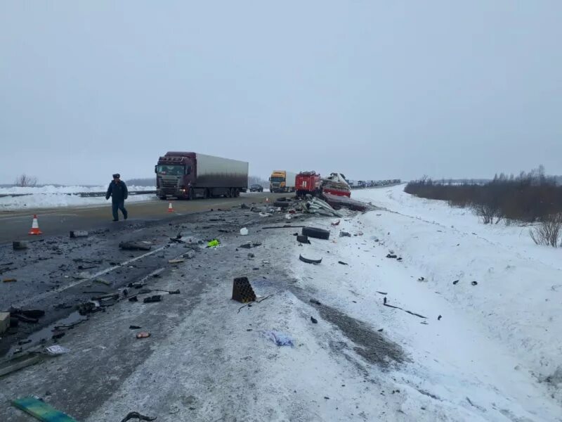 Авария колыванская трасса. Происшествия куйбышев нсо. Дтп в новосибирске у барабинска. 2022. Авария в новосибирской области 2023 года 2 фуры зимой оранжевая скания.