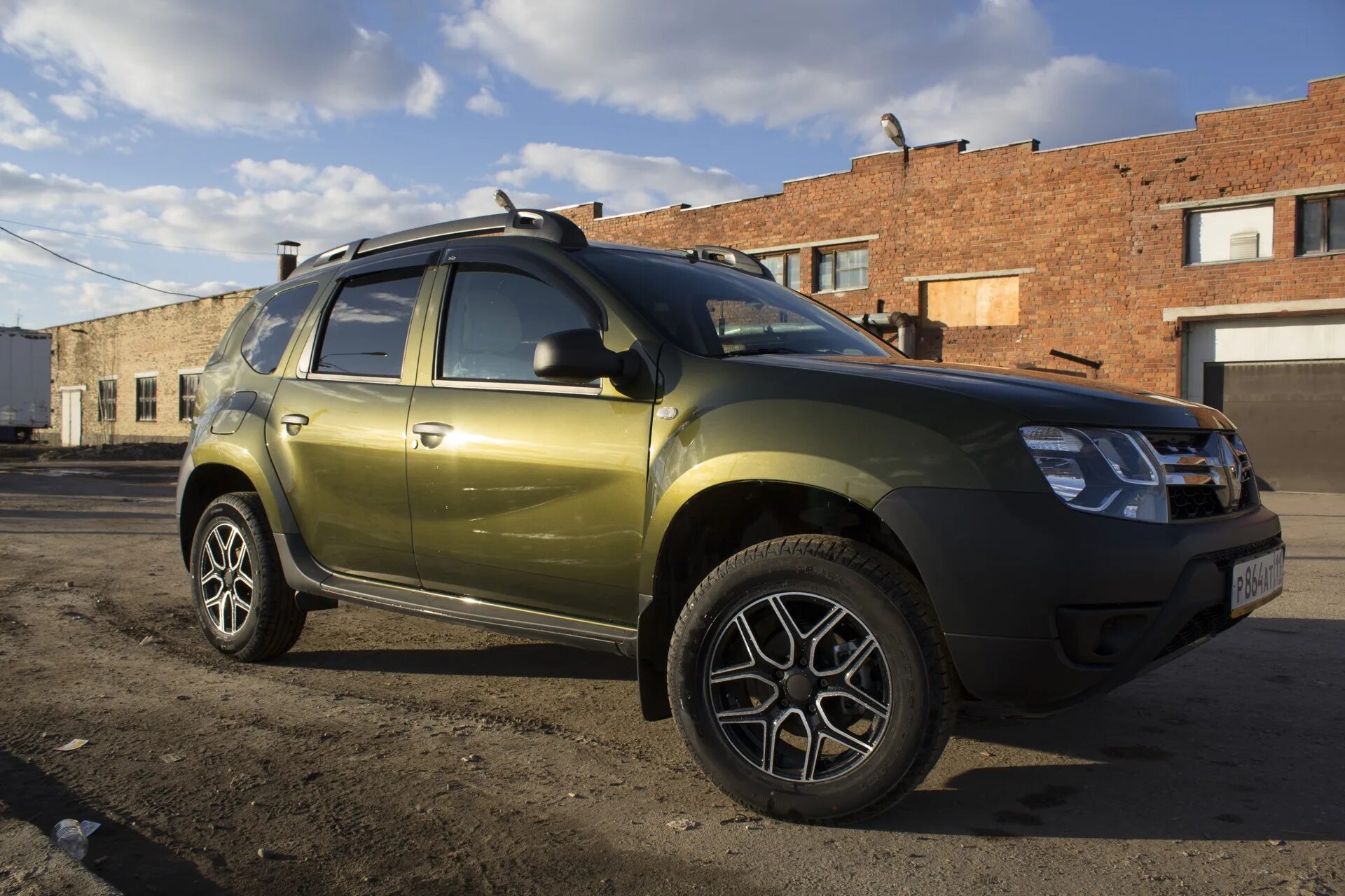 Литье рено дастер. Renault duster 1.6. renault duster r17. рено дастер 6. рено дастер 2025 диски.