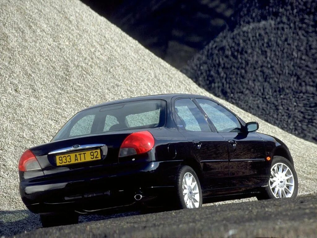2.5 л 170 л с. Ford Mondeo 1996-2000. Ford Mondeo II. Ford Mondeo 1996 седан. Форд Мондео 2 седан.