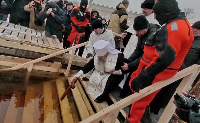 Невская купель. Трагедия на крещение в Ленинградской. В Ленобласти утонула женщина в купели. Прорубь крещение утонула девушка