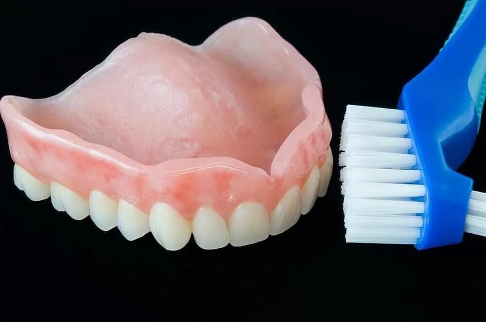Материал для зубных протезов съемных. Щетка для зубных протезов president denture. съемный протез (3-5 зубов) термо джет. съемный протез в полости рта.
