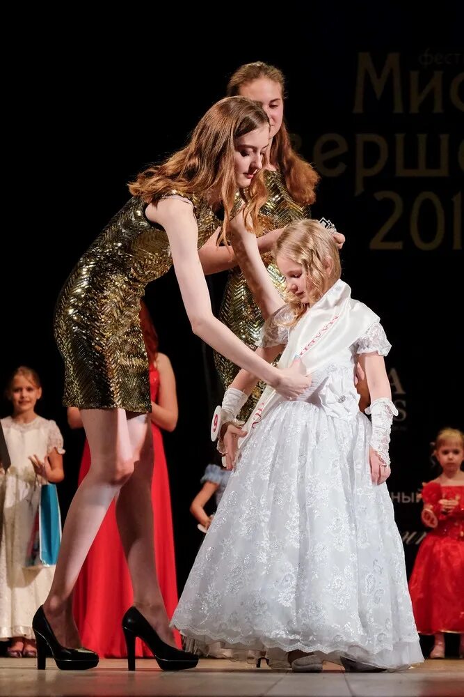 Мисс совершенство. Маленькая «мисс совершенство» (2016) на русском. Мисс совершенство, стандартный. Мис совершенство песня. Совершенство 2016.