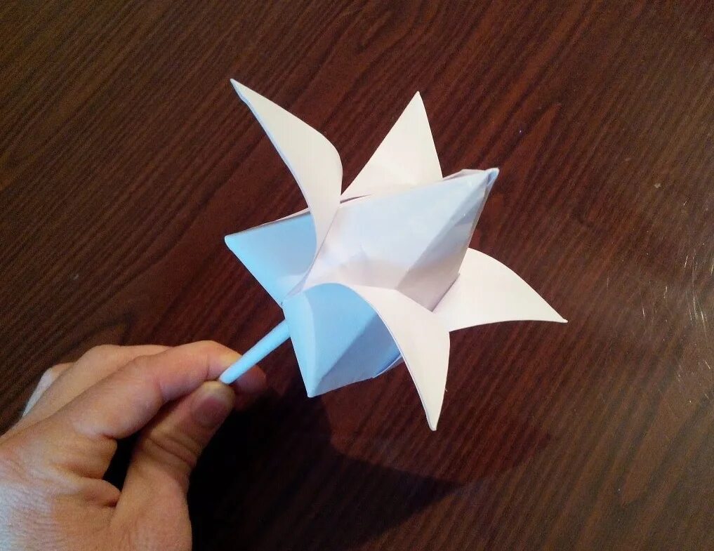 Оригами тюльпан. Оригами вентилятор из бумаги. Поделки из белой бумаги видео как делать.