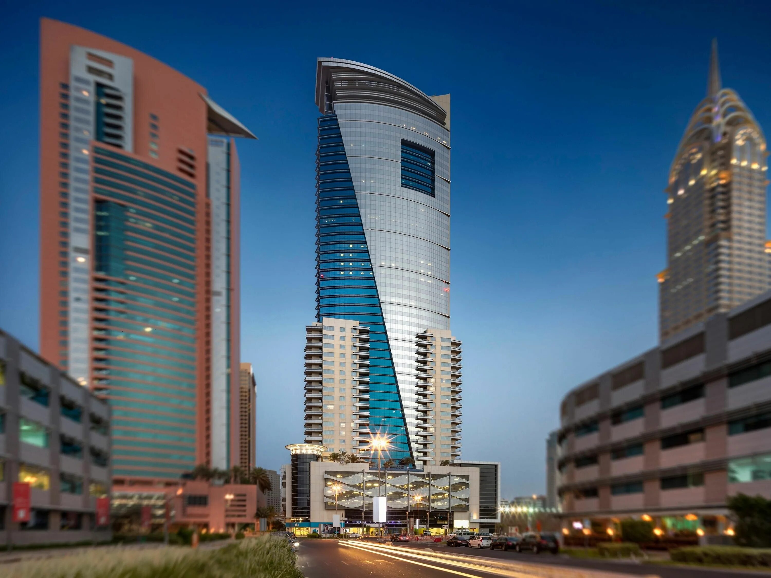Дубай интернет сити. Staybridge Suites Dubai. Staybridge Дубай Internet City. Staybridge Suites Dubai Internet City. Район Теком Дубай.