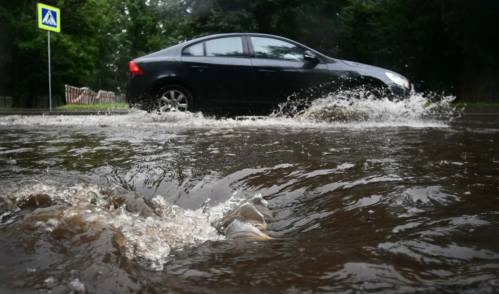 Сильный дождь. Ливневые наводнения. Сильный потоп в Москве. Дождь в Москве.