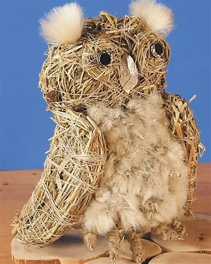 Сова из сухой травы. Фигуры из сена. сова из сена. сова из камыша. сова из соломы.