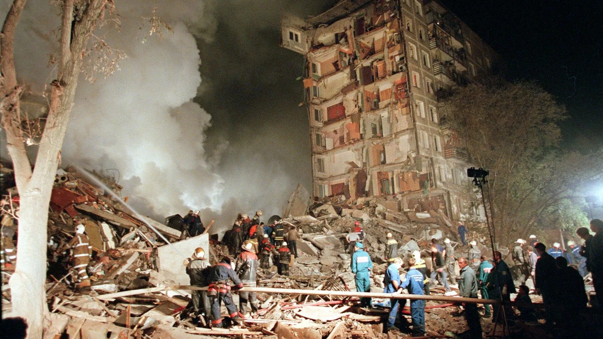 4 16 сентября. Теракт в буйнакске 4 сентября 1999. теракт на каширском шоссе 1999. взрыв дома в москве 1999 гурьянова.