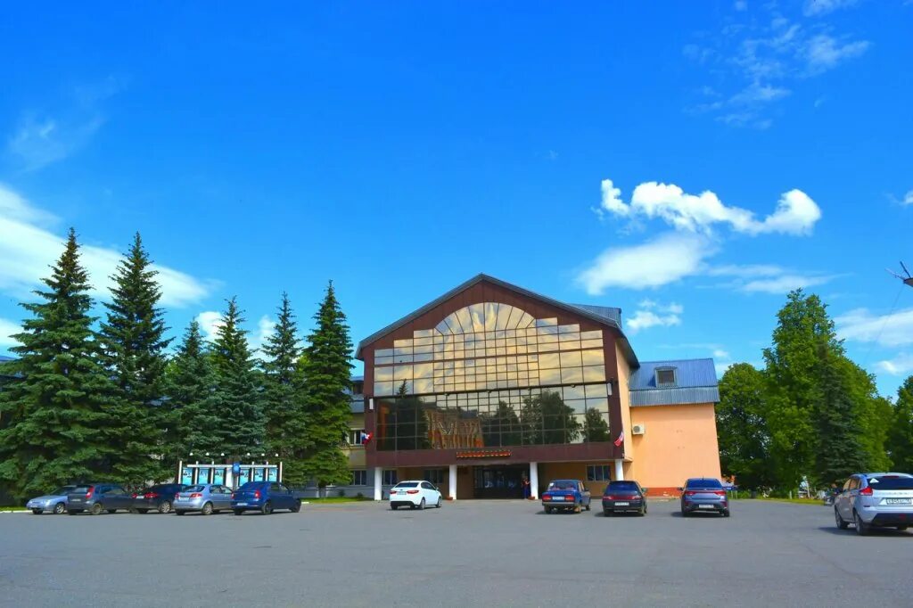 Дк юность ленск. Рдк юность. Дк зодчие концерт 9 февраля. Голышманово рдк юность директор. Ува.