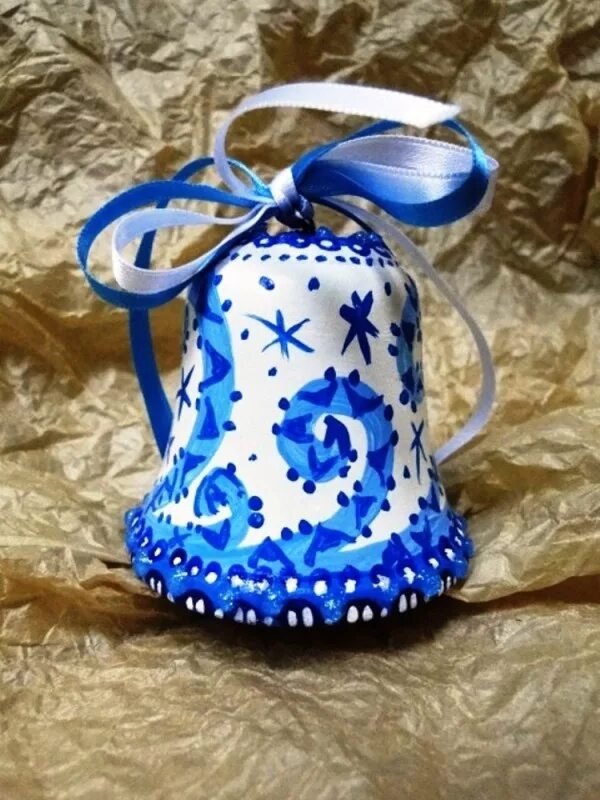 Новогодние колокольчики из цветочных горшков. Колокольчик из глины. Распестой колокооьчик. Колокольчик оберег китайский. Колокол мастер класс.