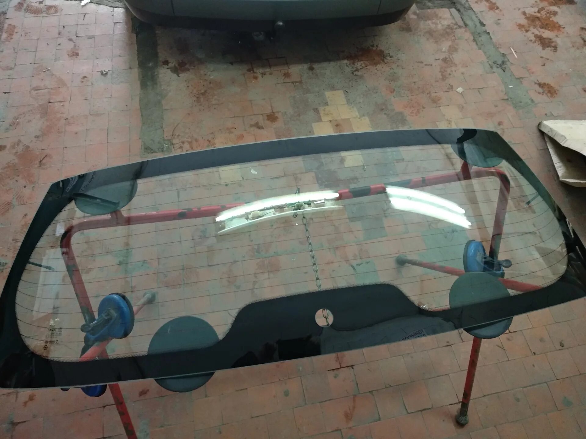 Стекло кузова (собачник) заднее правое. 6 л. Стекло рено сценик 2 задние. Стекло рено сценик 2 задние. Лобовое стекло рено меган 1 артикул.