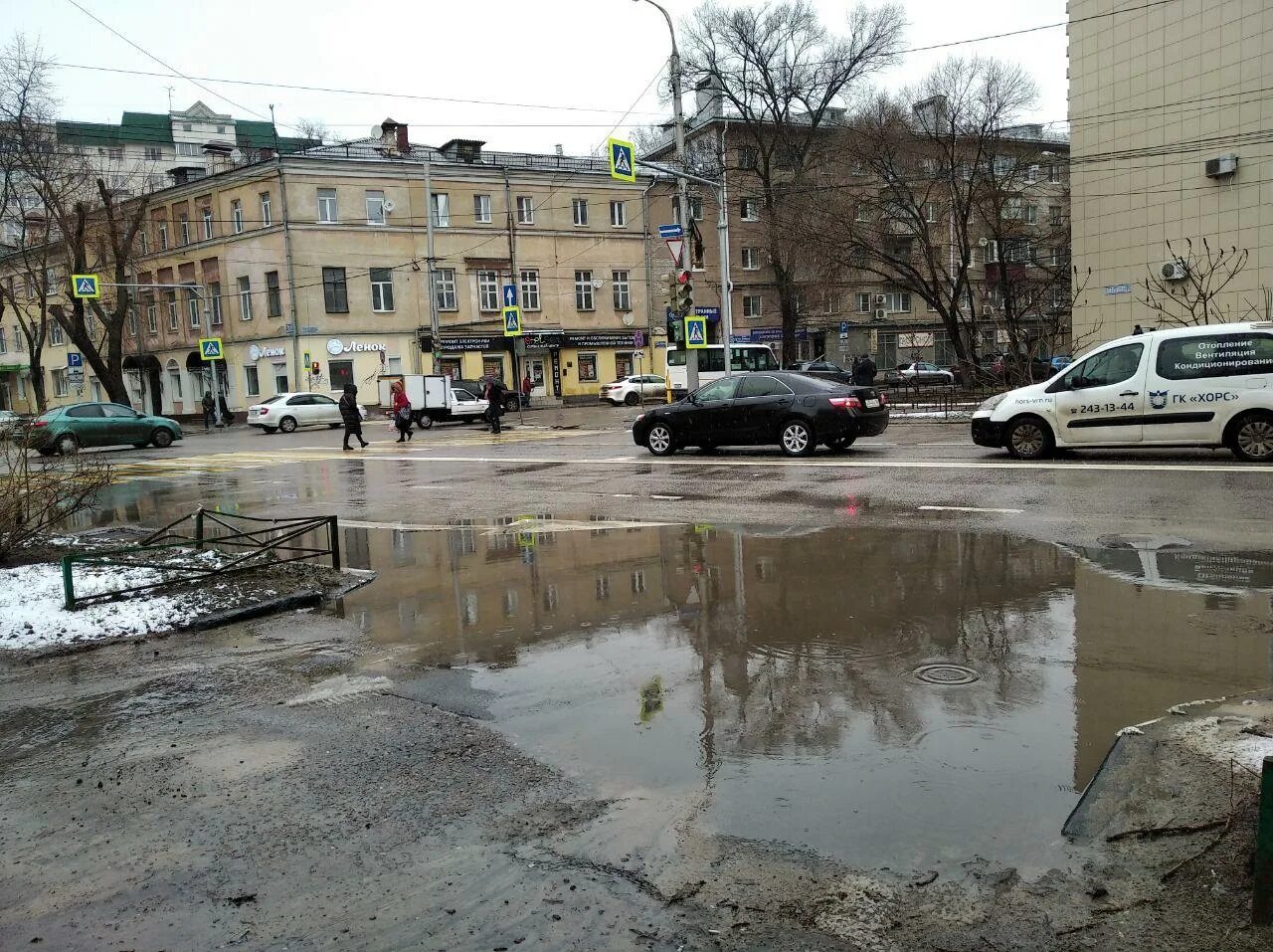 Лужа Воронеж. Воронеж центр города лцжи. Воронеж закоулки. Балашов лужи.