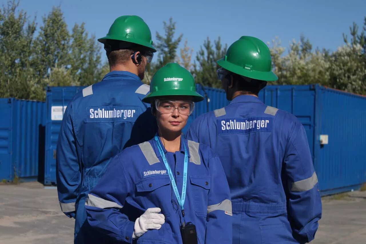 Технологическая компания Шлюмберже Тюмень. Компания Шлюмберже Лоджелко Инк. Спецовка Шлюмберже. Полевой инженер Шлюмберже. Буровой инженер вакансии