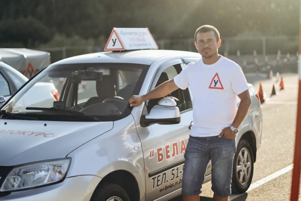 Автошкола 1 инструкторы. Вождение с инструктором. Инструкторы ю. Инструктор по вождению. Инструкторы ю.