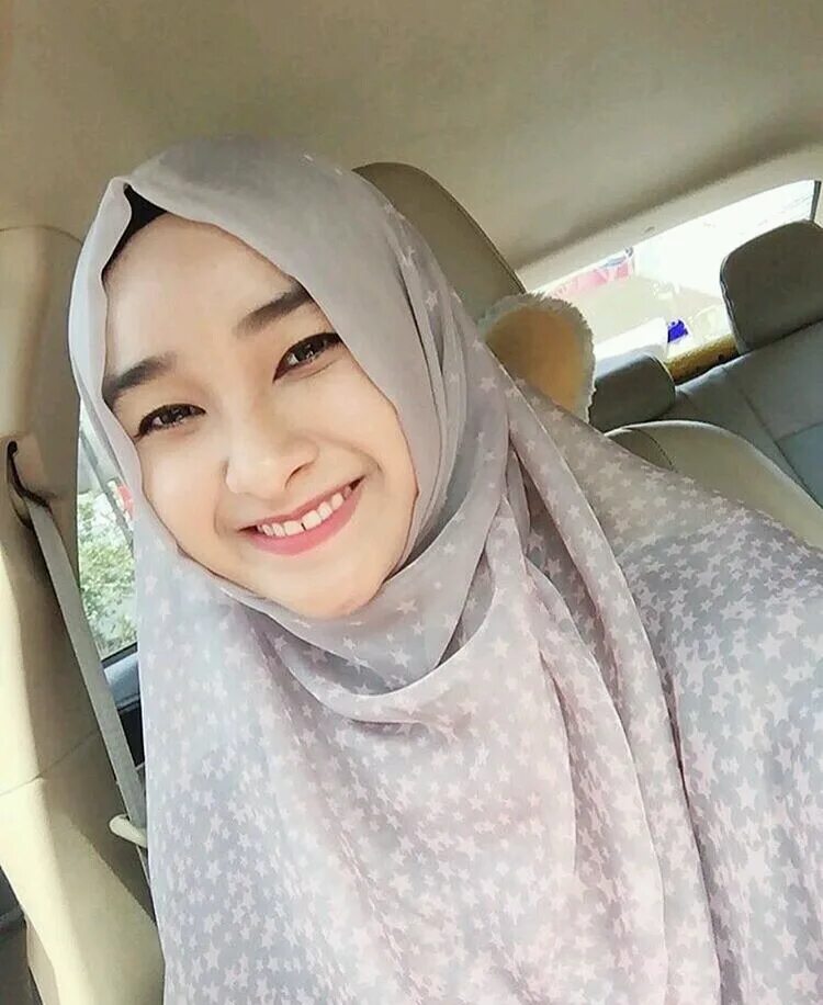 Cewek jilbab viral. Hijab toge. Pns montok. Jilbab глен nyepong. Хиджаб селфи индонезийка big boobs.