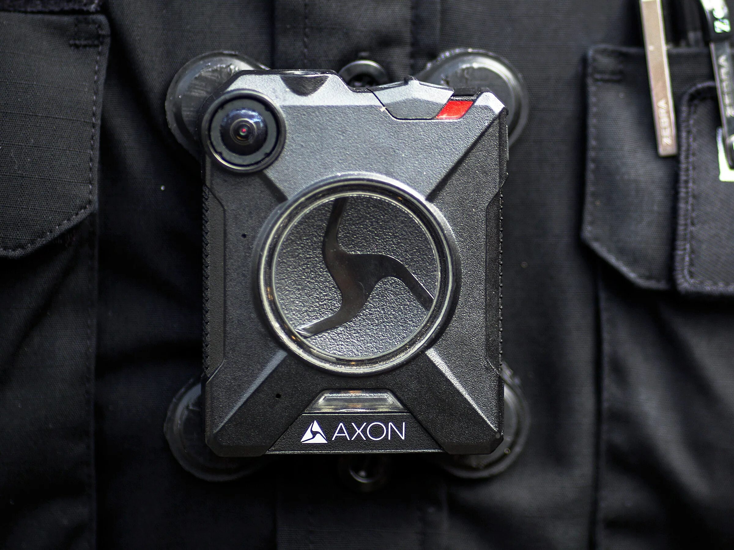 Bodycam игра дата выхода. Axon body cam. Камеры Axon body. Axon body 2. Axon камера полиции.