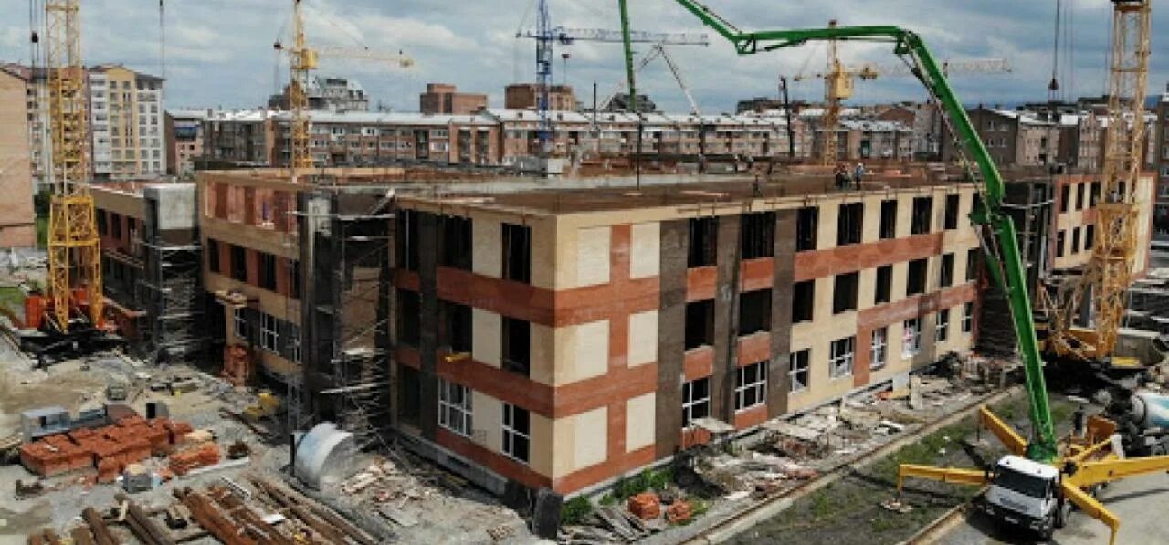 Сухое русло владикавказ. Владикавказ ул генерала дзусова / ул владикавказская новый город. Жк ильинка владикавказ. Строящийся дом владикавказ. Строящийся дом владикавказ.