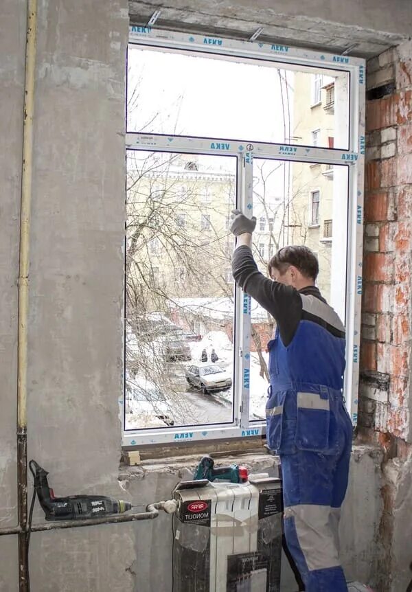 Установщик входных дверей. Монтаж входной двери. Вскрытие дверного замка. Монтаж входной металлической двери. Установленные межкомнатные двери.