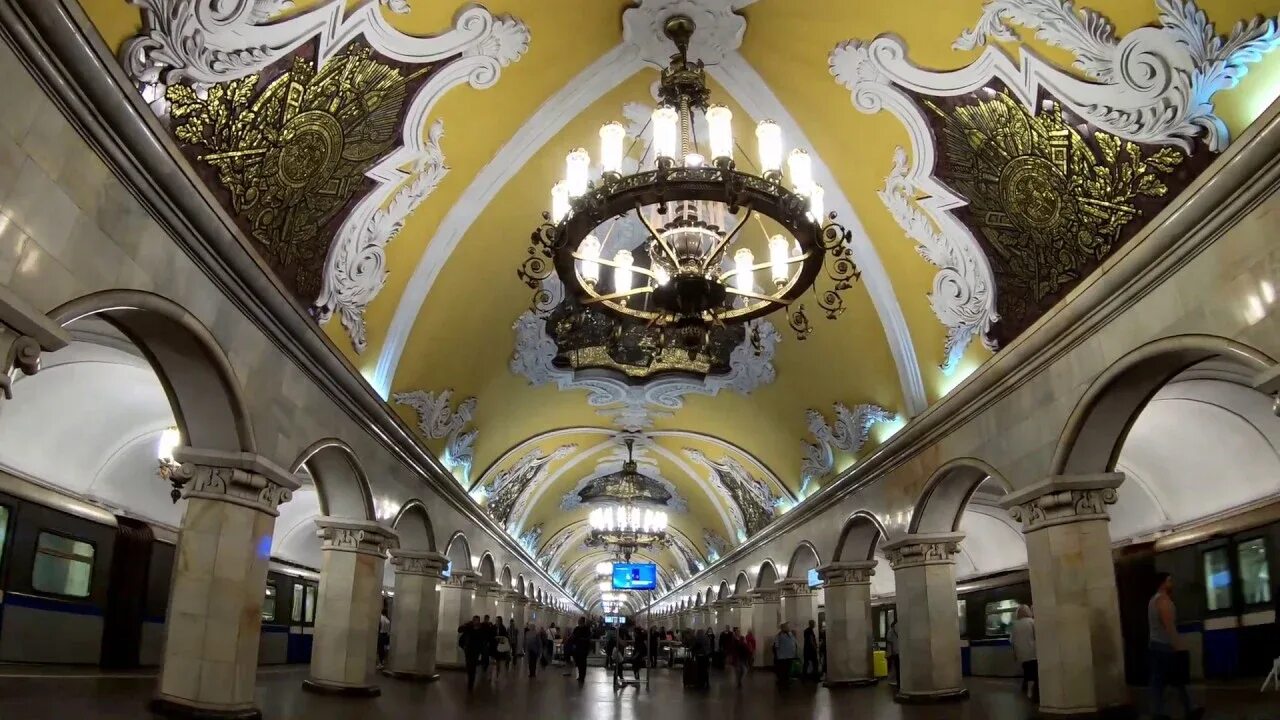 Казанский вокзал станция метро. Москва Казанский вокзал метро Комсомольская. Ярославский вокзал Москва станция метро Комсомольская. Станция комсомольская казанский вокзал