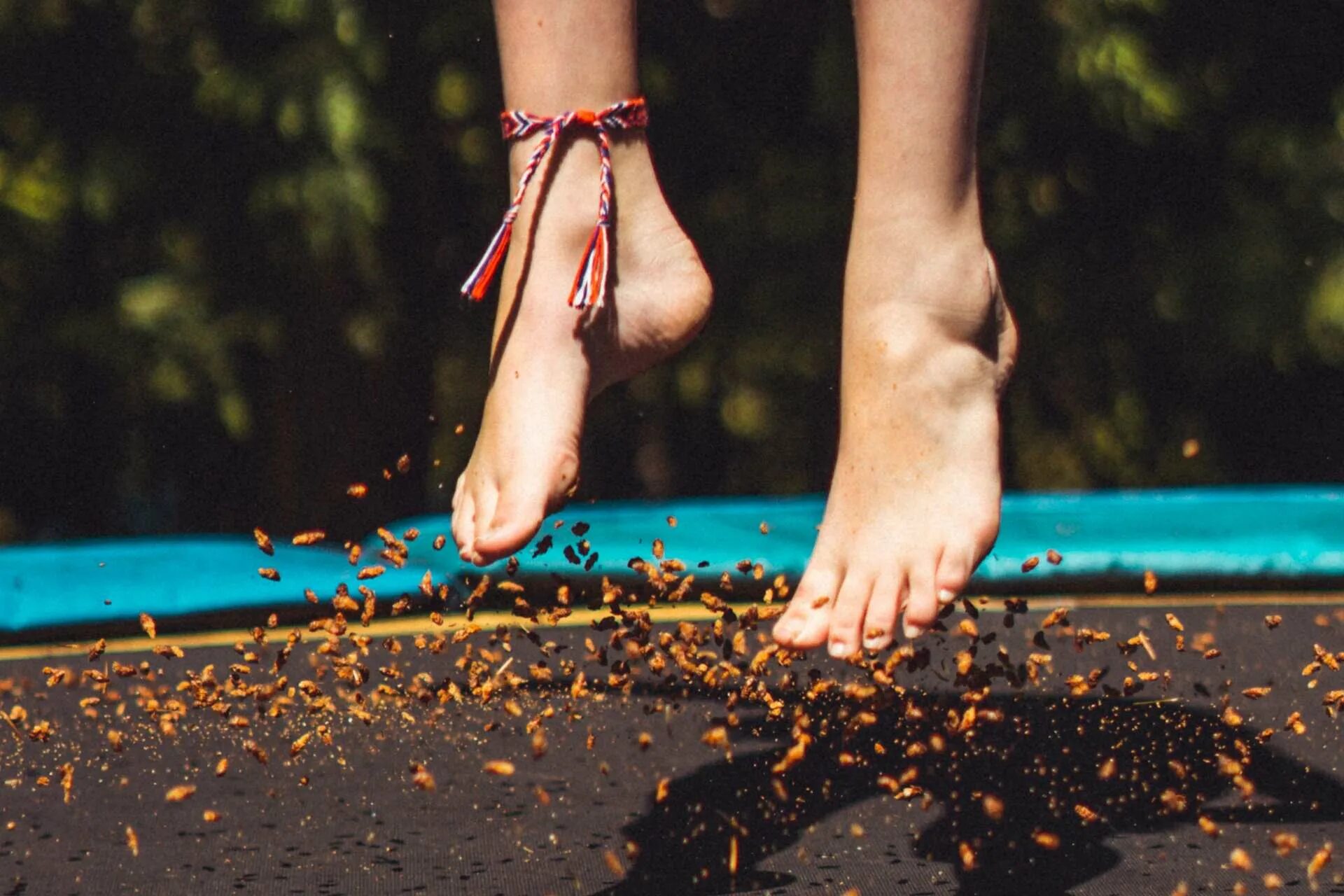 перемотка босиком. прогулки босиком. босиком по улице. перемотка босиком. перемотка босиком.