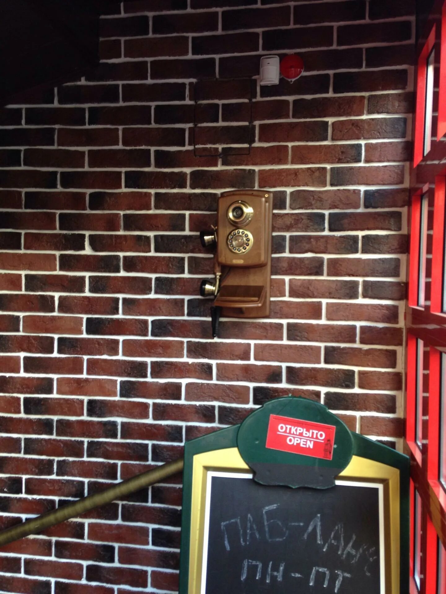 Таблички для паба. Режим работы. Площадка: tap & barrel pub • москва, ул. Табличка время работы. Время работы паба.