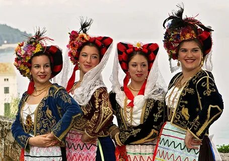 Национальность костюмов