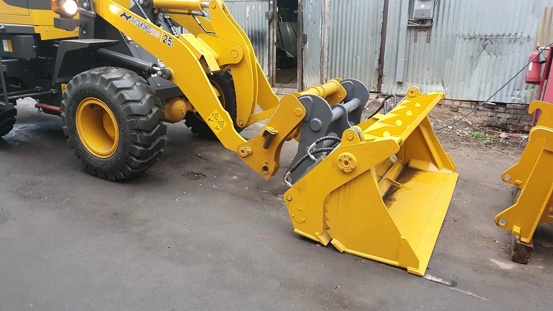 навесное оборудование для фронтального погрузчика. ковш 7322304 bobcat. навесное оборудование на погрузчик фронтал 200. бревнозахват на sdlg936. сваясруб навесное оборудование фронтальное погрузчику.